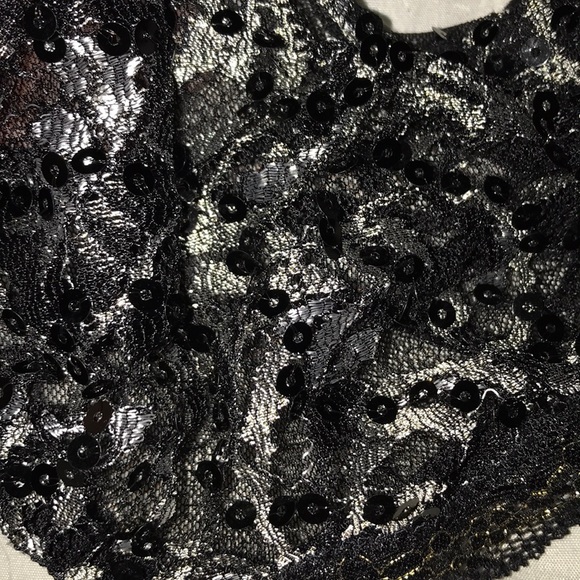 Lace cross-back bandeau - Picture 3 of 3